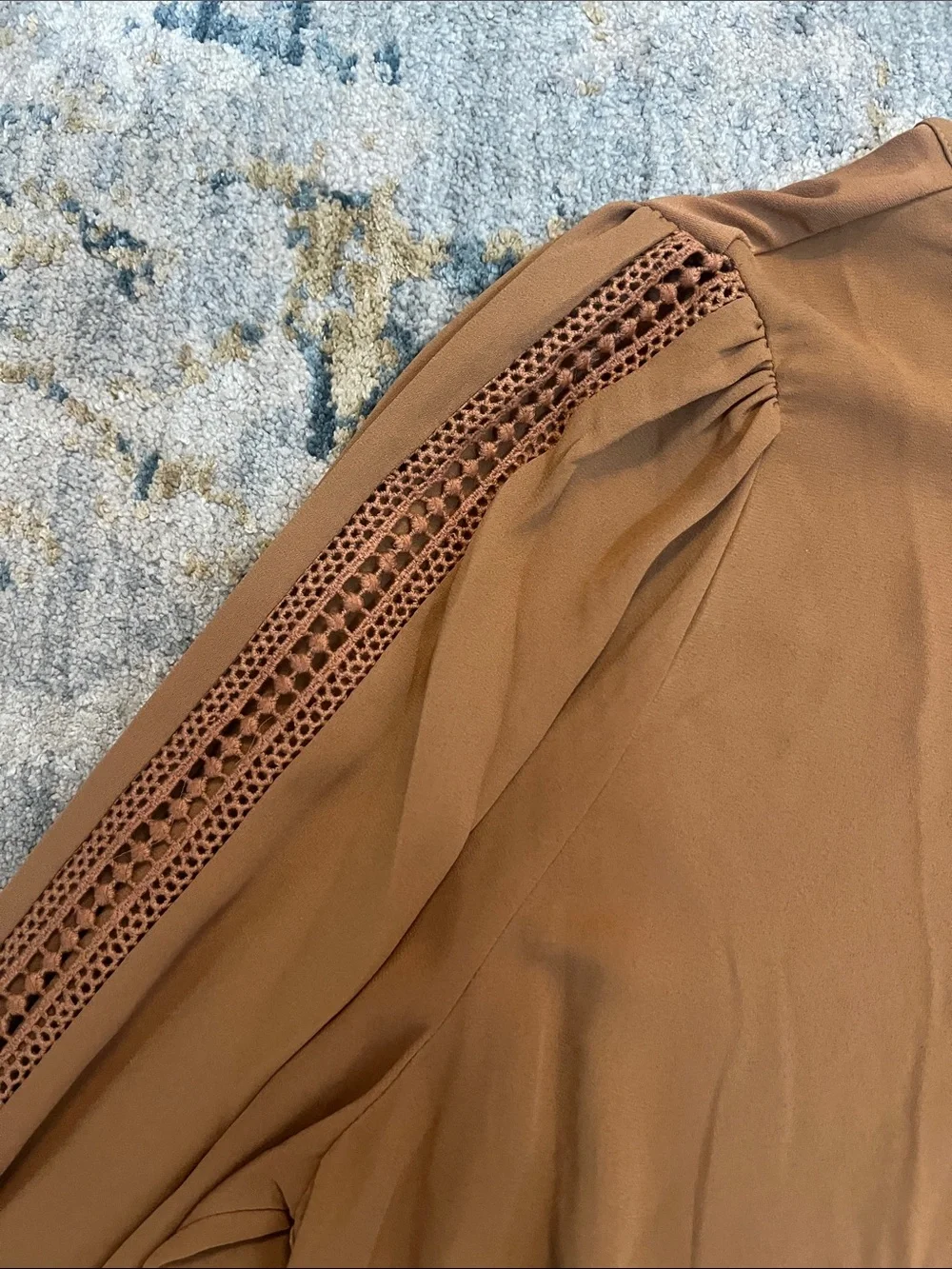 Ann Taylor SZ L Blouse with design in sleeves